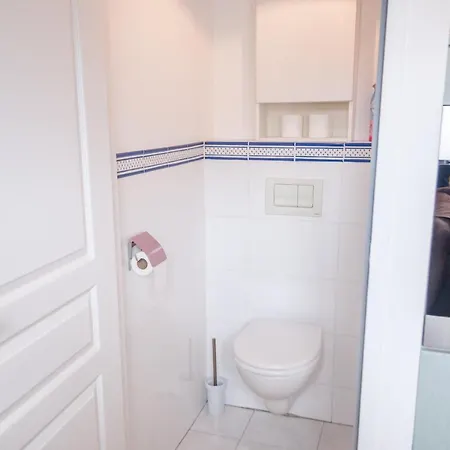 Maison Avec Terrasse Plein Sud A 7 Min De La Gare Holiday home Nantes