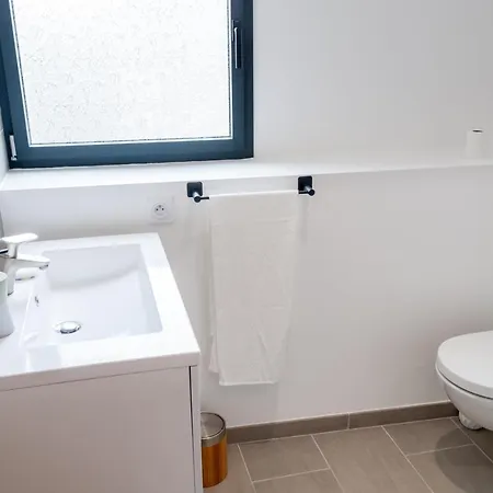 Maison Avec Terrasse Plein Sud A 7 Min De La Gare Holiday home Nantes