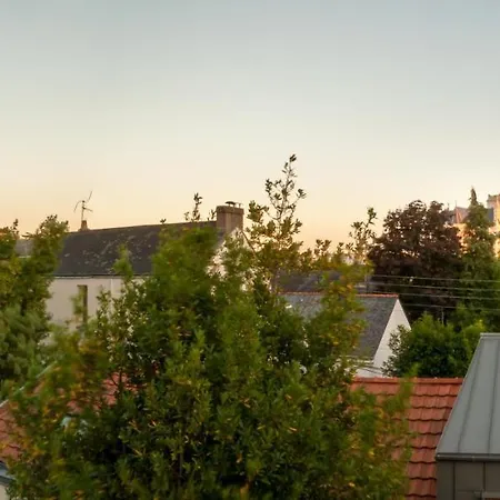 Holiday home Maison Avec Terrasse Plein Sud A 7 Min De La Gare Nantes